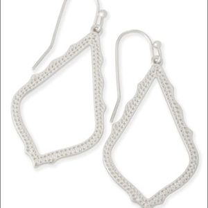 KENDRA SCOTT SOPHIA EARRINGS (SILVER)